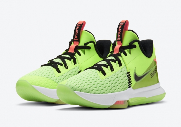 Nike LeBron Witness 5 Grinch