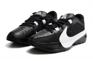 Nike Zoom Freak 5 kids Black and white